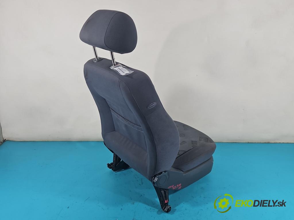 Seat Leon I 1999-2005 1.6 SR 101 HP manual 74 kW 1595 cm3 5- Sedačka pravý  (Sedačky, sedadlá)
