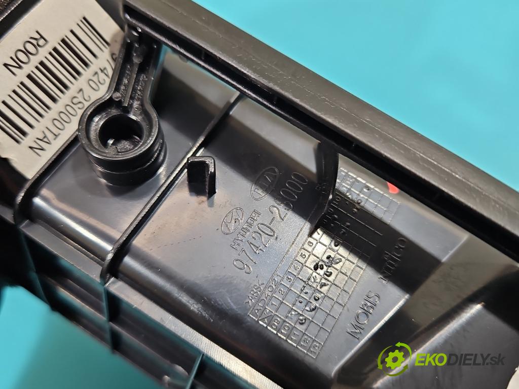 Hyundai Ix35 2.0 crdi 136 HP manual 100 kW 1995 cm3 5- Mřížka: kúrenia stredová 97420-2S000 (Mriežky kúrenia (fukáre))