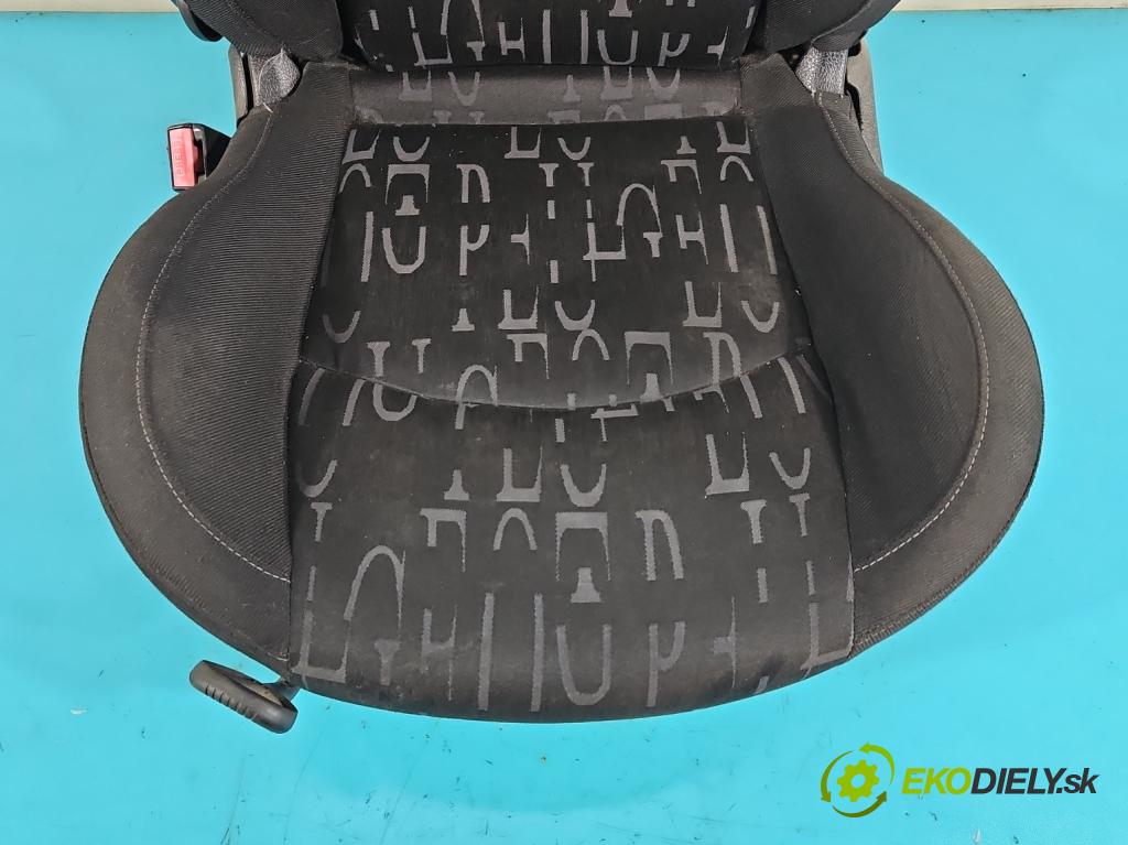 Peugeot 206 1.6 16V 109 HP manual 80 kW 1587 cm3 5- Sedačka ľavý (Sedačky, sedadlá)