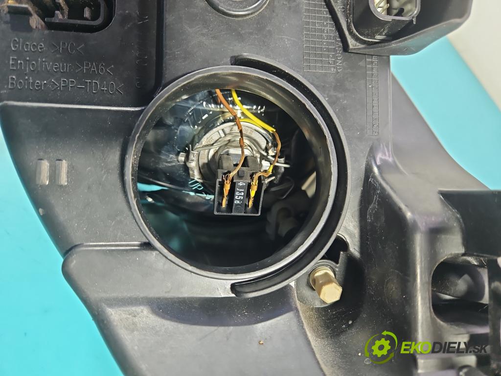 Peugeot 308 I 2007-2013 1.6 16V 120 HP manual 88 kW 1598 cm3 5- Reflektor: pravý 9656162480 (Pravé)