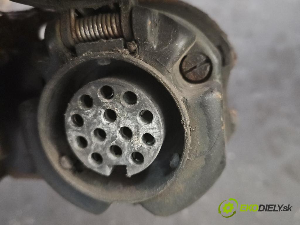 Peugeot 308 I 2007-2013 1.6 16V 120 hp manual 88 kW 1598 cm3 5- oko tažné  (Tažná zařízení)