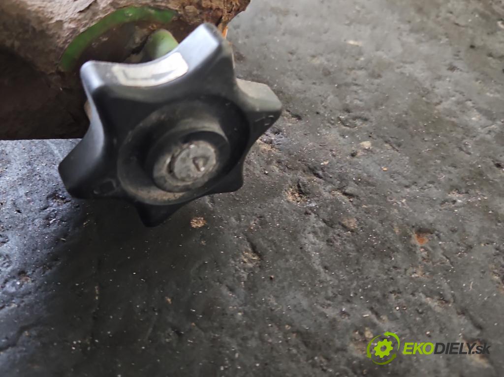 Audi A4 B6 2000-2004 2.0 20V 131 hp manual 96 kW 1984 cm3 5- oko tažné  (Tažná zařízení)