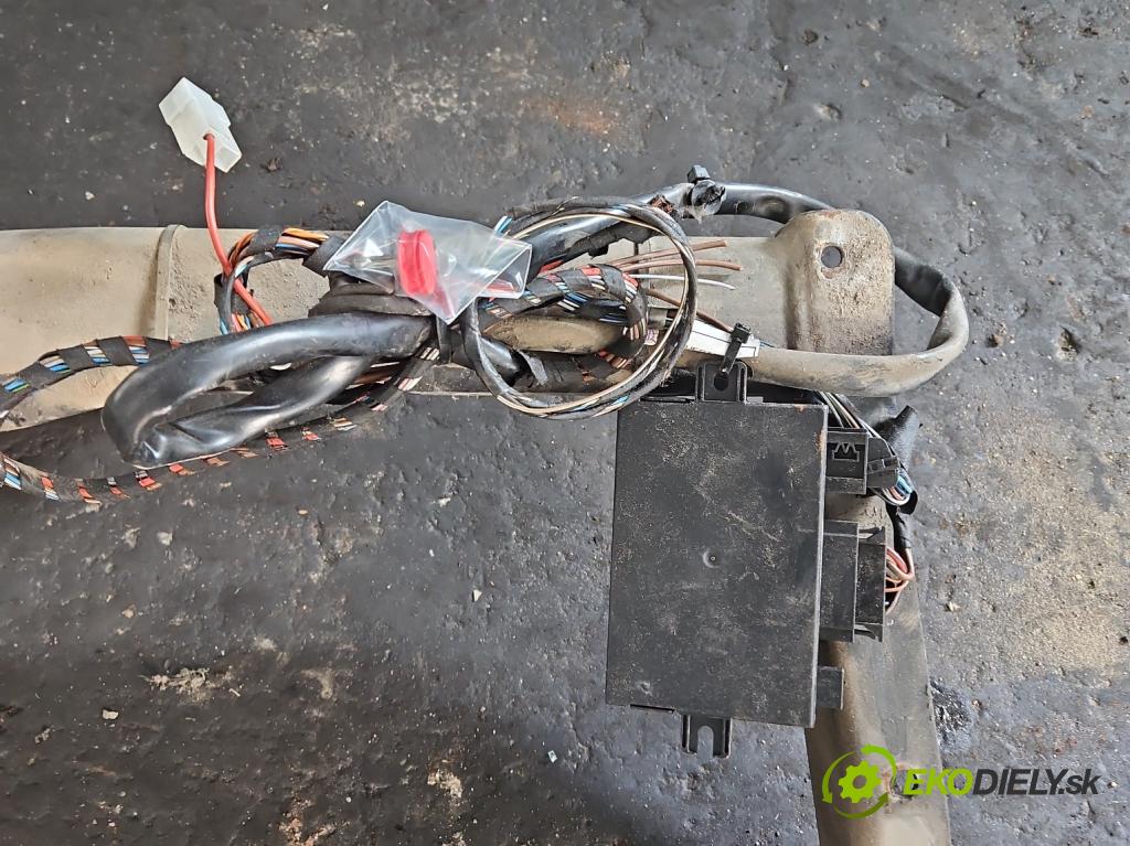 Audi A4 B6 2000-2004 2.0 20V 131 hp manual 96 kW 1984 cm3 5- oko tažné  (Tažná zařízení)