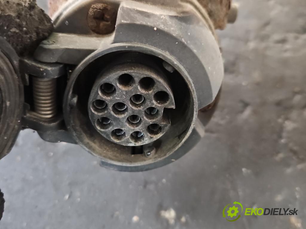 Audi A4 B6 2000-2004 2.0 20V 131 hp manual 96 kW 1984 cm3 5- oko tažné  (Tažná zařízení)