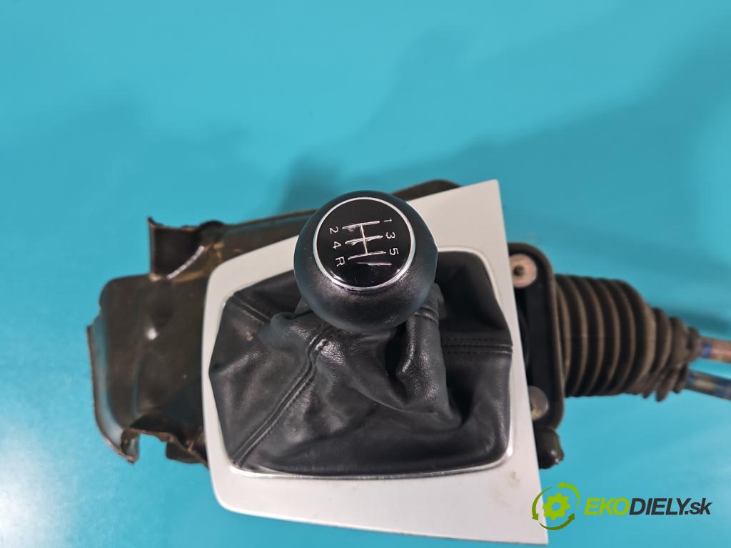 Audi A4 B6 2000-2004 2.0 20V 131 HP manual 96 kW 1984 cm3 5- Páka: Změny: stupeň,rýchlosť 8E0711025 (Rýchlostné páky / kulisy)