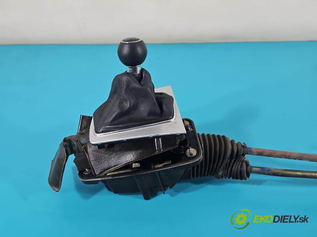 Audi A4 B6 2000-2004 2.0 20V 131 HP manual 96 kW 1984 cm3 5- Páka: Změny: stupeň,rýchlosť 8E0711025 (Rýchlostné páky / kulisy)