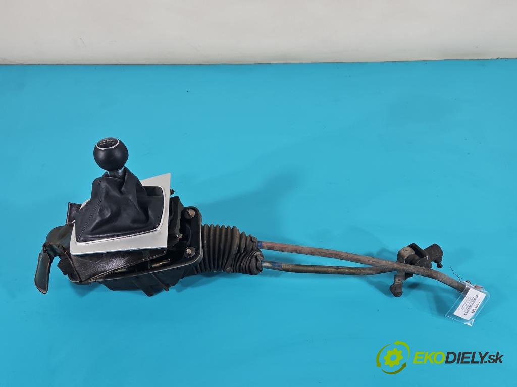 Audi A4 B6 2000-2004 2.0 20V 131 HP manual 96 kW 1984 cm3 5- Páka: Změny: stupeň,rýchlosť 8E0711025 (Rýchlostné páky / kulisy)