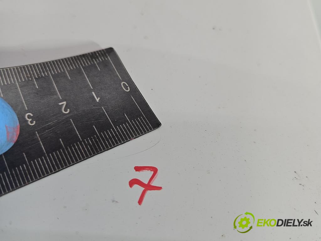 Toyota Avensis I T22 1997-2003 1.6 16V 110 hp manual 81 kW 1587 cm3 4- zadní kufrové dveře  (Zadní kapoty)