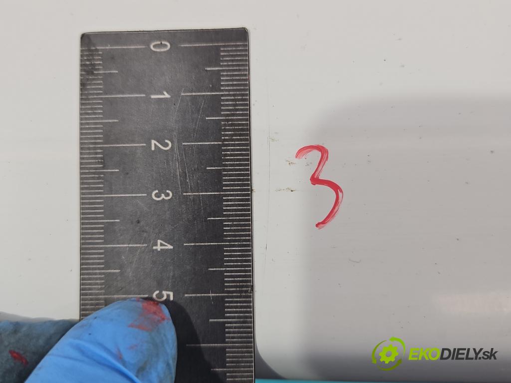 Toyota Avensis I T22 1997-2003 1.6 16V 110 hp manual 81 kW 1587 cm3 4- zadní kufrové dveře  (Zadní kapoty)