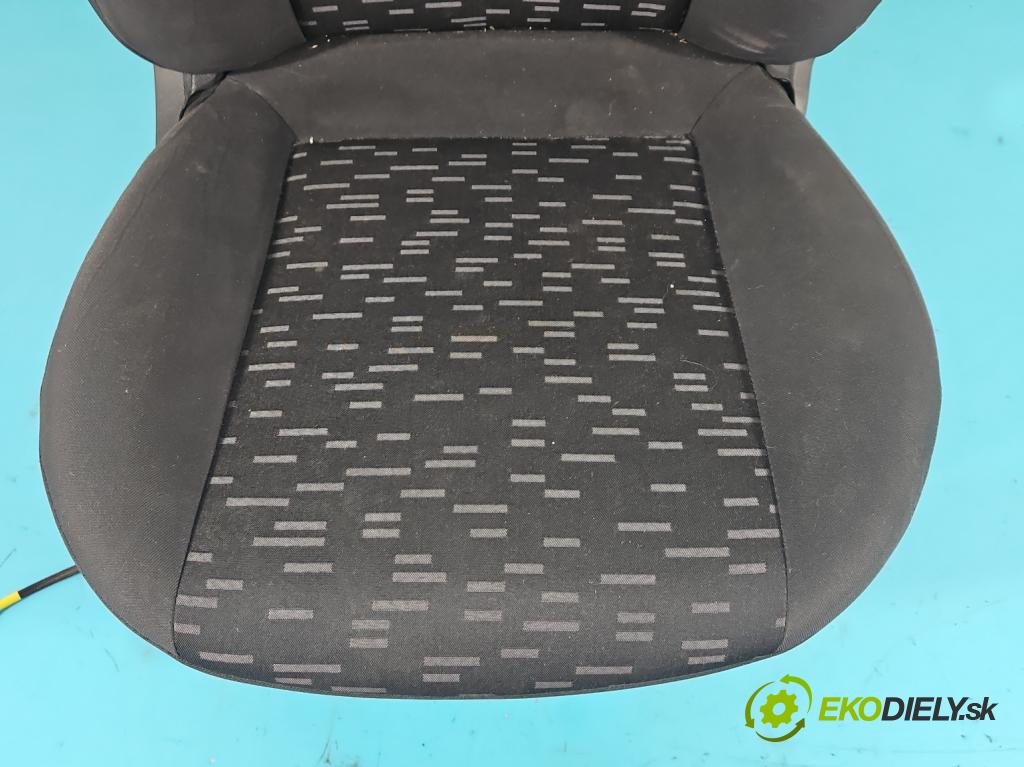 Opel Combo D 2011-2018 1.6 cdti 105 HP manual 77 kW 1598 cm3 5- Sedačka pravý  (Sedačky, sedadlá)