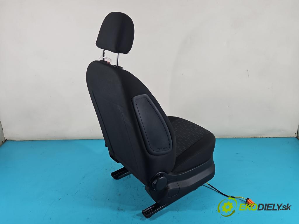 Opel Combo D 2011-2018 1.6 cdti 105 HP manual 77 kW 1598 cm3 5- Sedačka pravý  (Sedačky, sedadlá)
