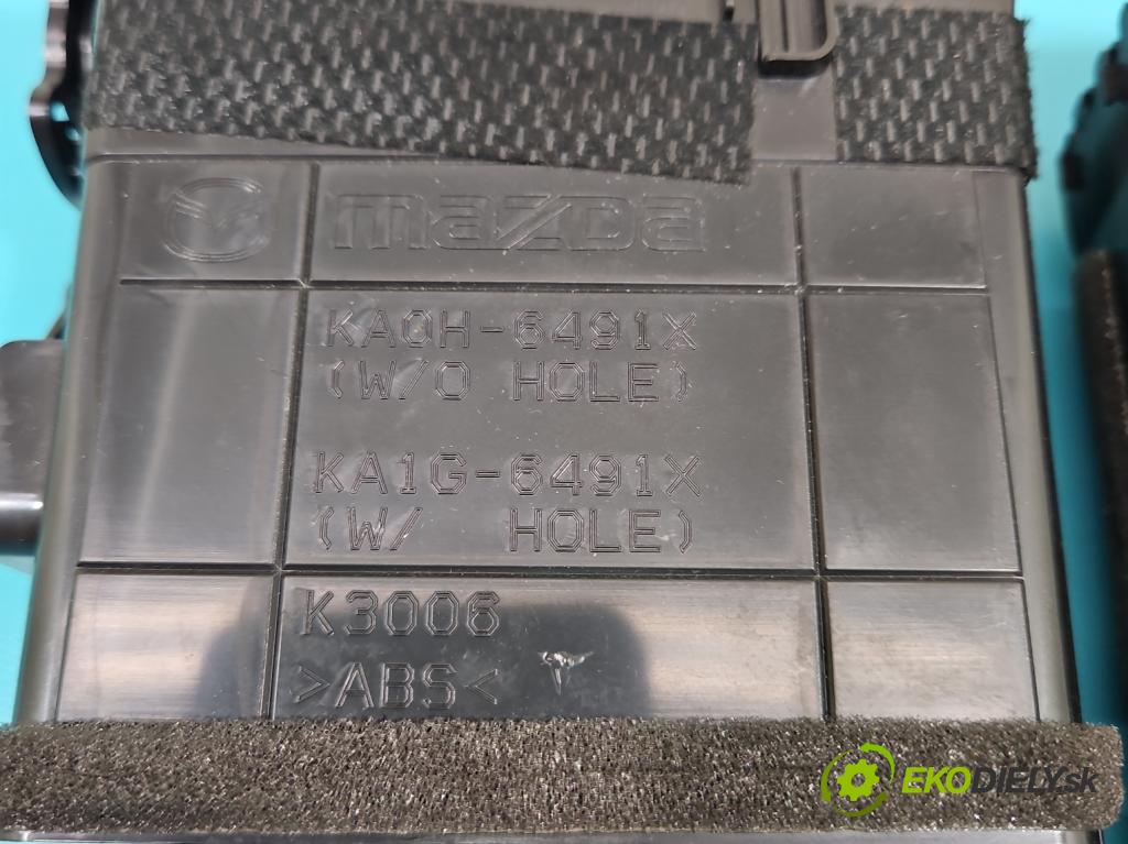 Mazda CX-5 2012-2017 2.2d 175 HP manual 129 kW 2191 cm3 5- Mřížka: kúrenia stredová KA0G-6491X (Mriežky kúrenia (fukáre))