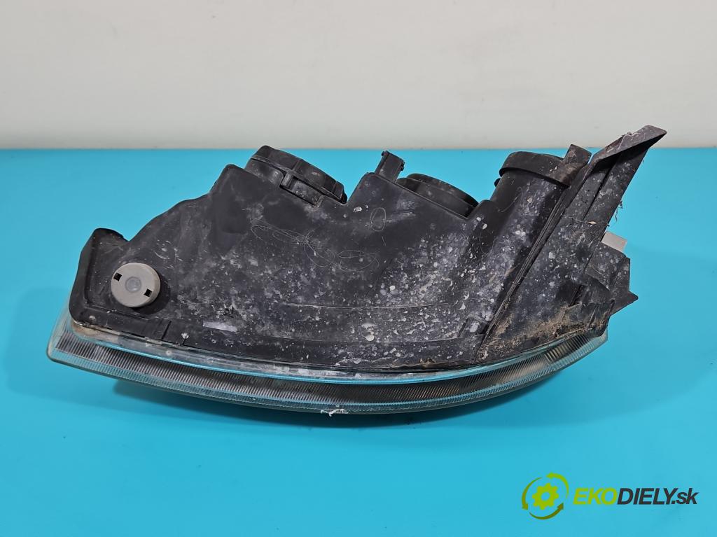 Opel Corsa C 2000-2006 1.0 12V 58 HP manual 43 kW 973 cm3 3- Reflektor: pravý  (Pravé)
