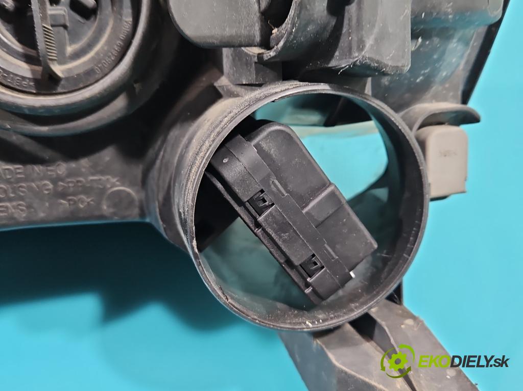 Opel Corsa C 2000-2006 1.0 12V 58 HP manual 43 kW 973 cm3 3- Reflektor: pravý  (Pravé)