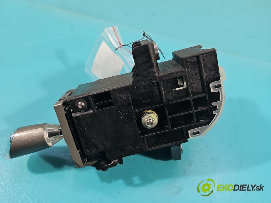 Toyota Prius II XW20 2003-2009 1.5 77 HP automatic 57 kW 1497 cm3 5- Páka: Změny: stupeň,rýchlosť  (Rýchlostné páky / kulisy)