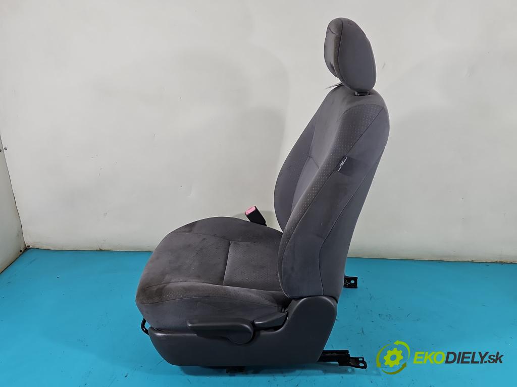 Toyota Prius II XW20 2003-2009 1.5 77 HP automatic 57 kW 1497 cm3 5- Sedačka ľavý  (Sedačky, sedadlá)