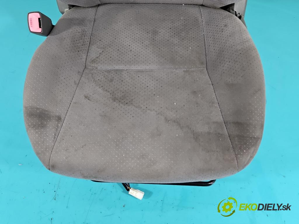 Toyota Prius II XW20 2003-2009 1.5 77 HP automatic 57 kW 1497 cm3 5- Sedačka ľavý  (Sedačky, sedadlá)