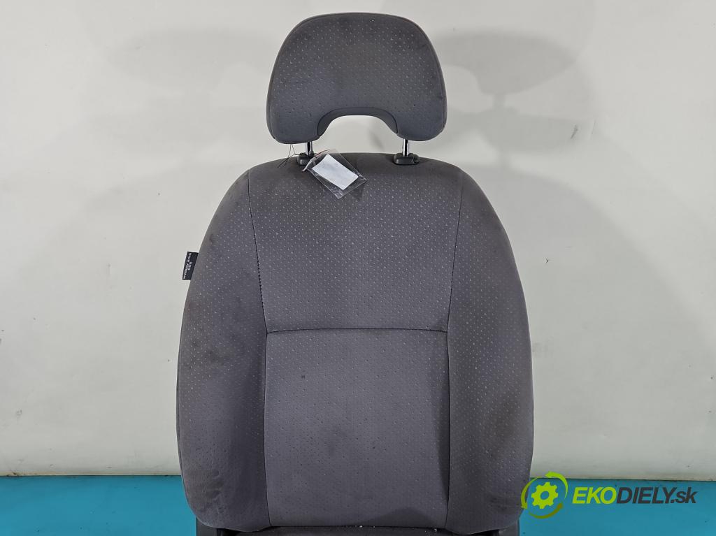 Toyota Prius II XW20 2003-2009 1.5 77 HP automatic 57 kW 1497 cm3 5- Sedačka pravý  (Sedačky, sedadlá)