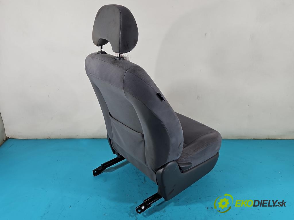Toyota Prius II XW20 2003-2009 1.5 77 HP automatic 57 kW 1497 cm3 5- Sedačka pravý  (Sedačky, sedadlá)