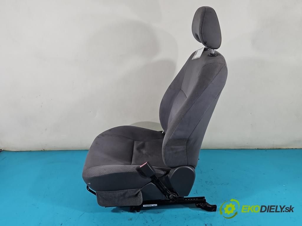 Toyota Prius II XW20 2003-2009 1.5 77 HP automatic 57 kW 1497 cm3 5- Sedačka pravý  (Sedačky, sedadlá)