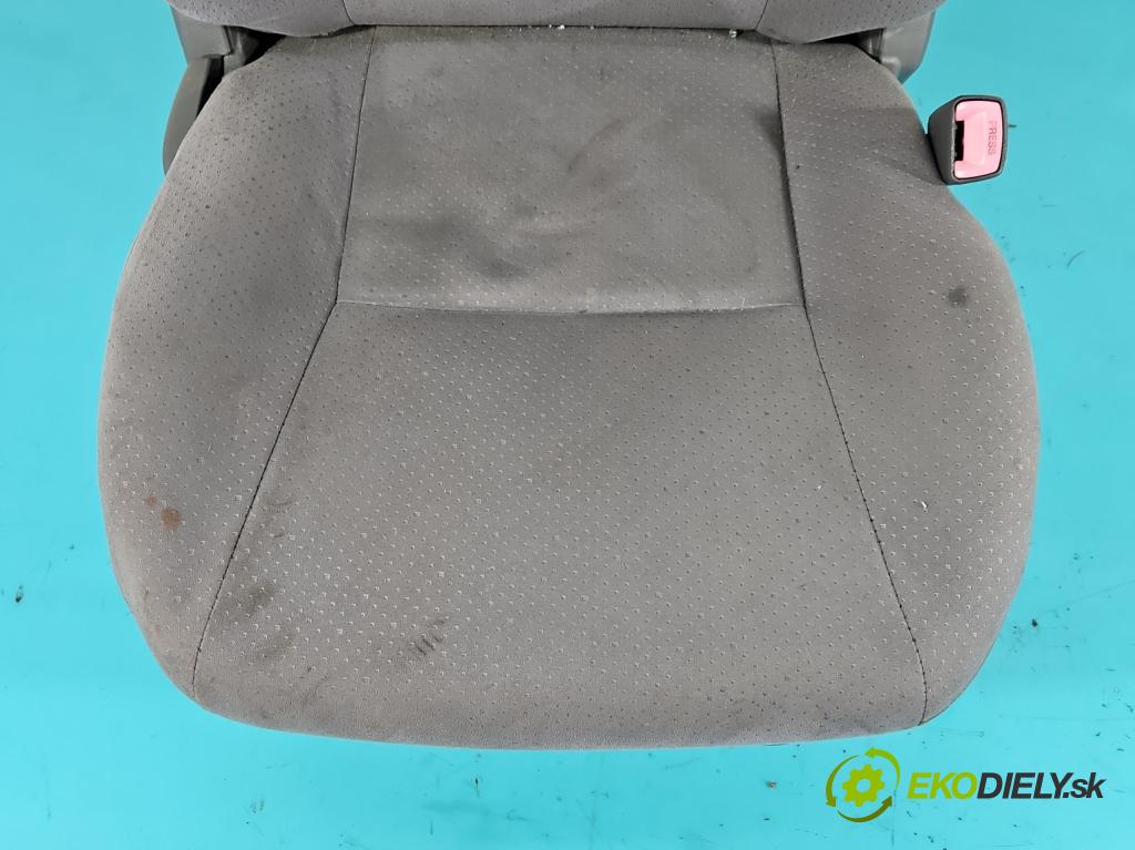 Toyota Prius II XW20 2003-2009 1.5 77 HP automatic 57 kW 1497 cm3 5- Sedačka pravý  (Sedačky, sedadlá)