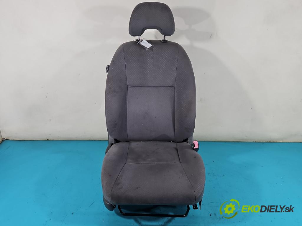 Toyota Prius II XW20 2003-2009 1.5 77 HP automatic 57 kW 1497 cm3 5- Sedačka pravý  (Sedačky, sedadlá)