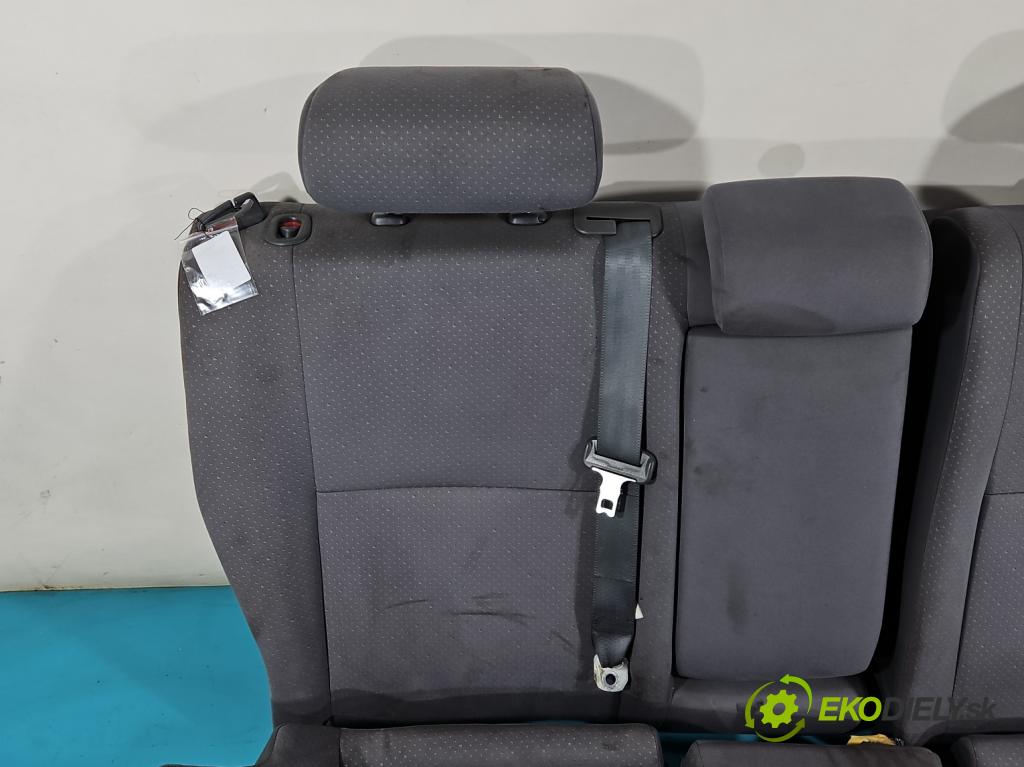 Toyota Prius II XW20 2003-2009 1.5 77 HP automatic 57 kW 1497 cm3 5- Pohovka: zadné  (Sedačky, sedadlá)