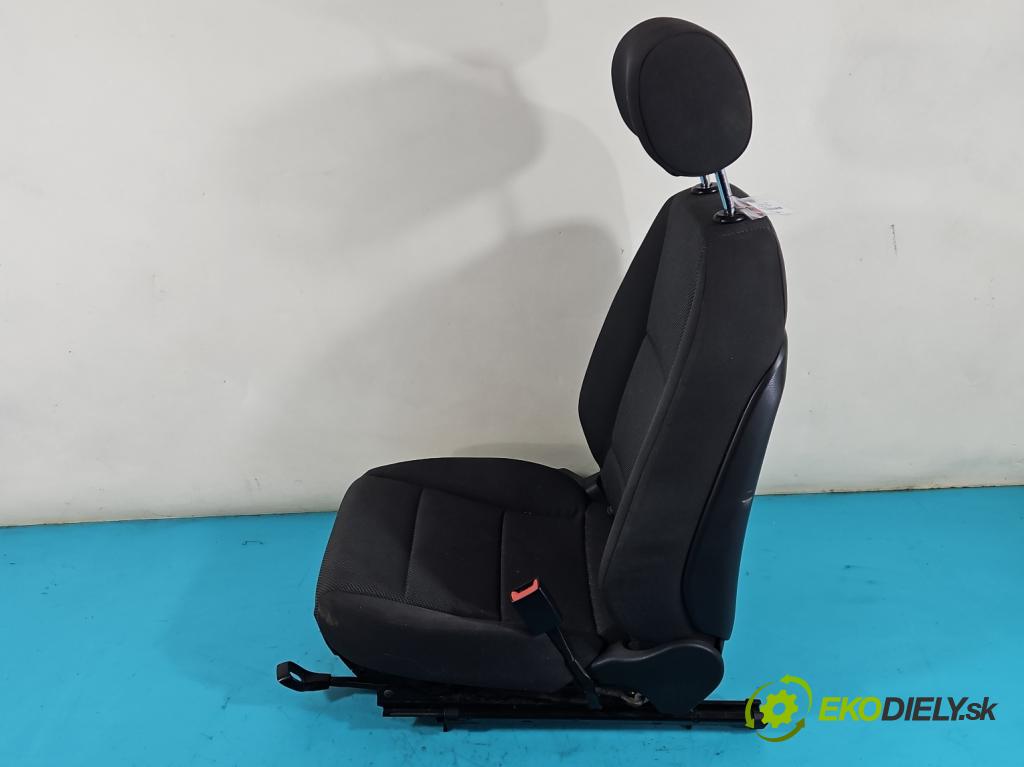 Audi A3 8P 2003-2012 1.9 tdi 105 HP manual 77 kW 1896 cm3 5- Sedačka pravý  (Sedačky, sedadlá)