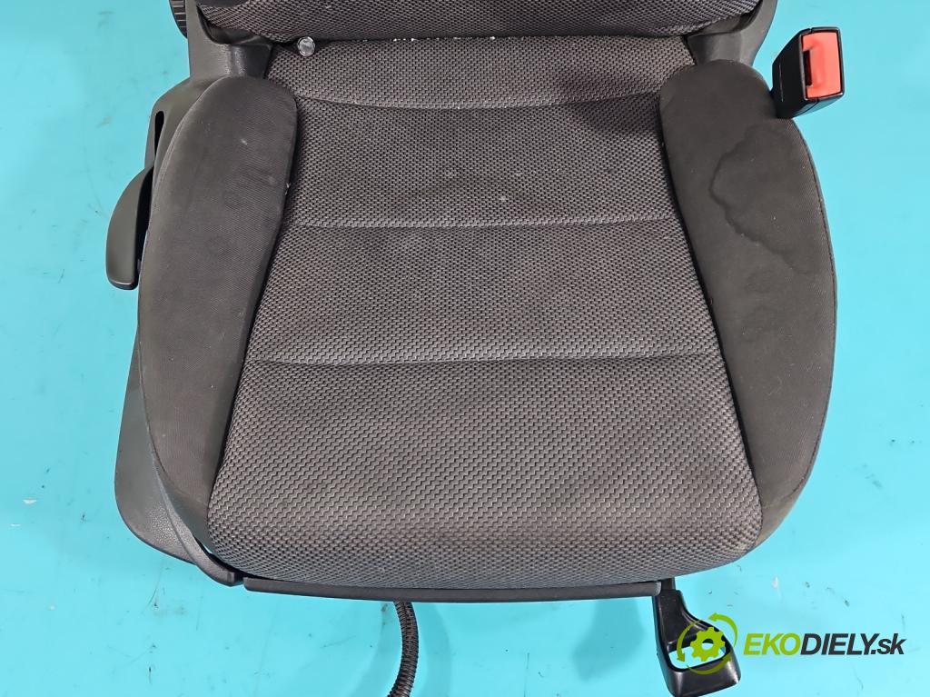 Audi A3 8P 2003-2012 1.9 tdi 105 HP manual 77 kW 1896 cm3 5- Sedačka pravý  (Sedačky, sedadlá)