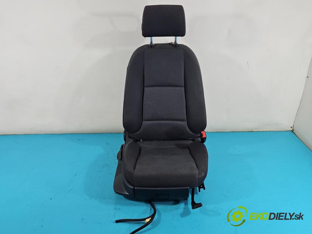 Audi A3 8P 2003-2012 1.9 tdi 105 HP manual 77 kW 1896 cm3 5- Sedačka pravý  (Sedačky, sedadlá)