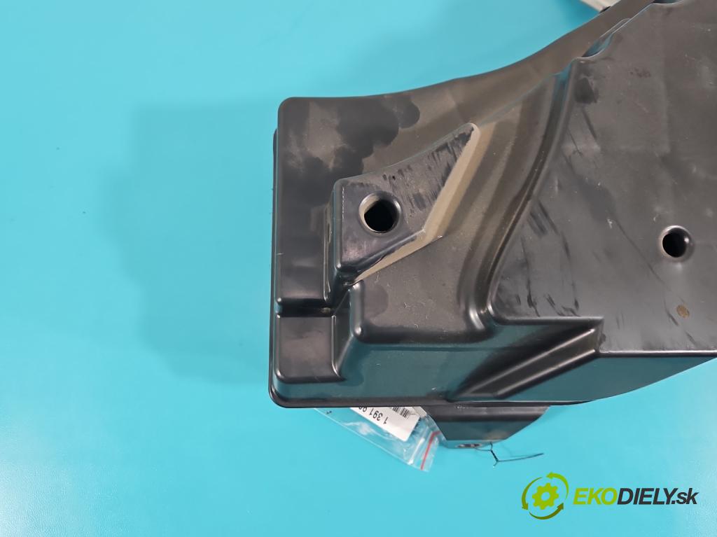 Audi A3 8P 2003-2012 1.9 tdi 105 HP manual 77 kW 1896 cm3 5- Subwoofer: 8P4035382D (Audio zariadenia)