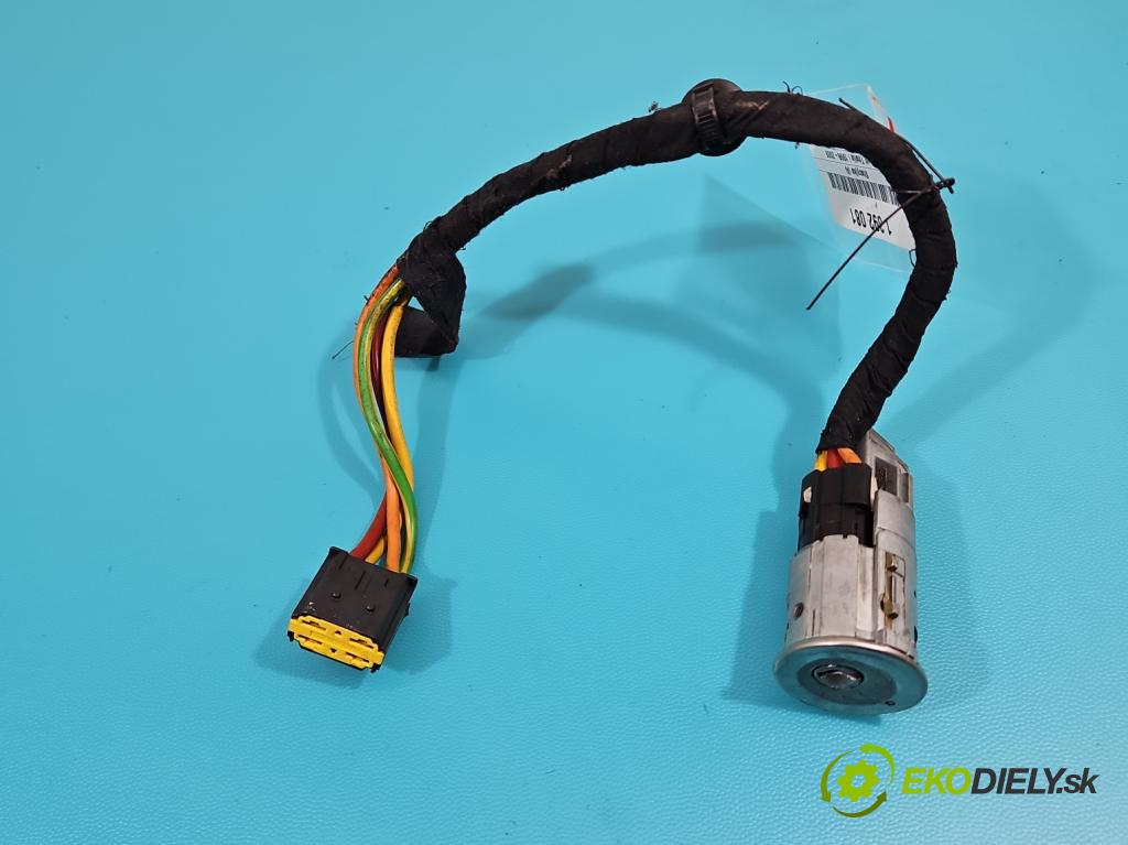 Renault Thalia I 1998-2009 1.4 8V 75 HP manual 55 kW 1390 cm3 4- Spínačka  (Spínacie skrinky a kľúče)