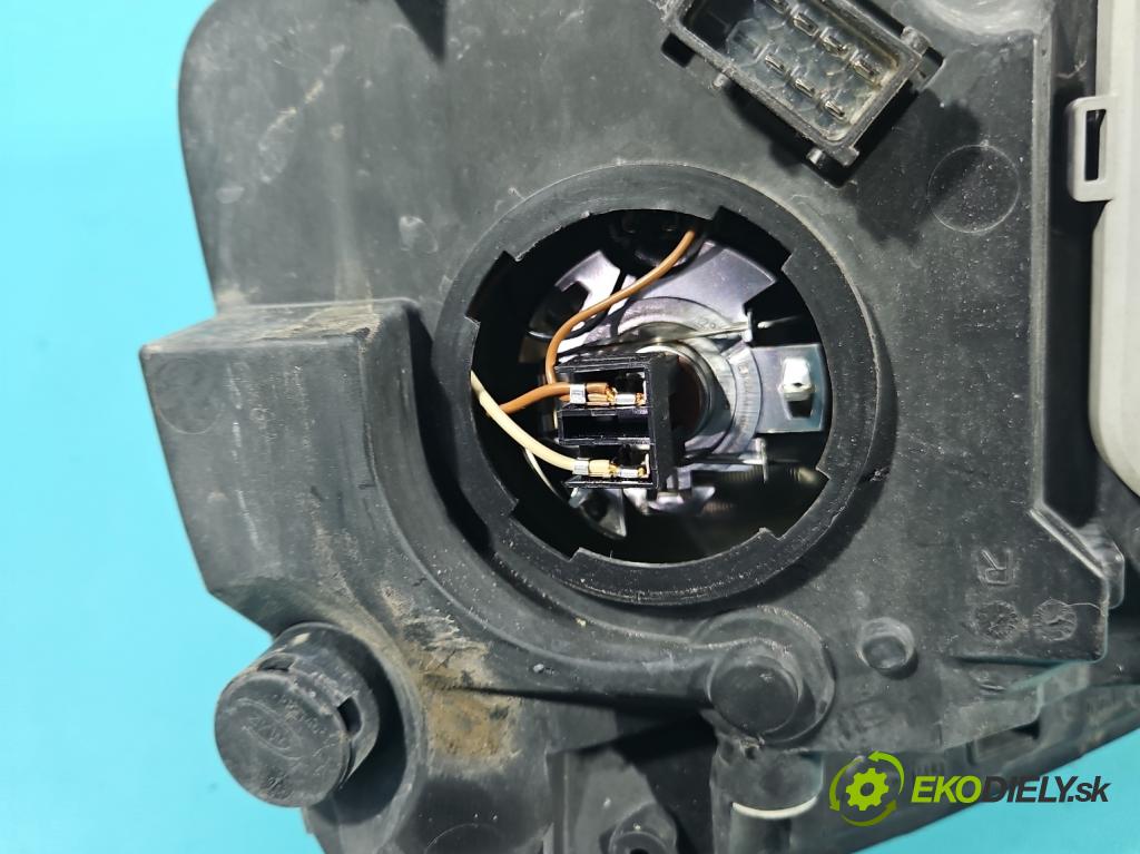 Opel Corsa C 2000-2006 1.2 16V 80 HP manual 59 kW 1229 cm3 5- Reflektor: pravý  (Pravé)