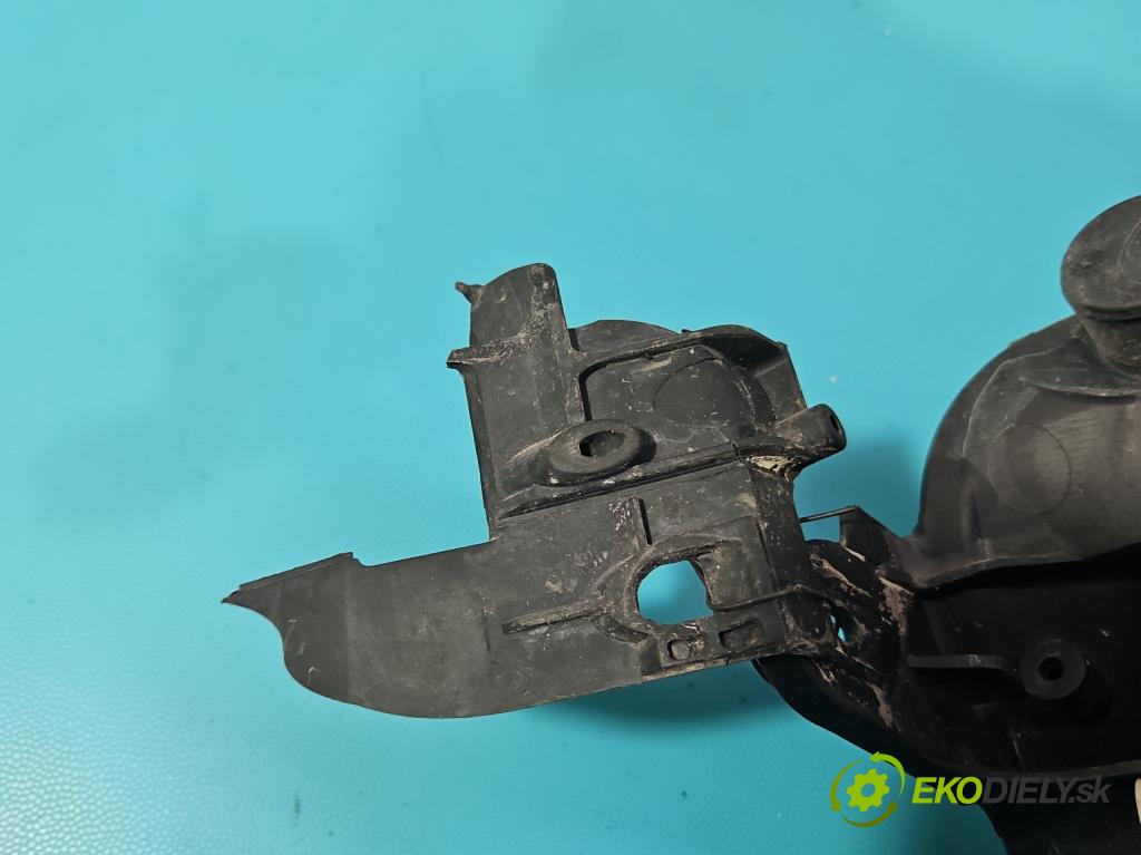 Opel Corsa C 2000-2006 1.2 16V 80 HP manual 59 kW 1229 cm3 5- Reflektor: pravý  (Pravé)