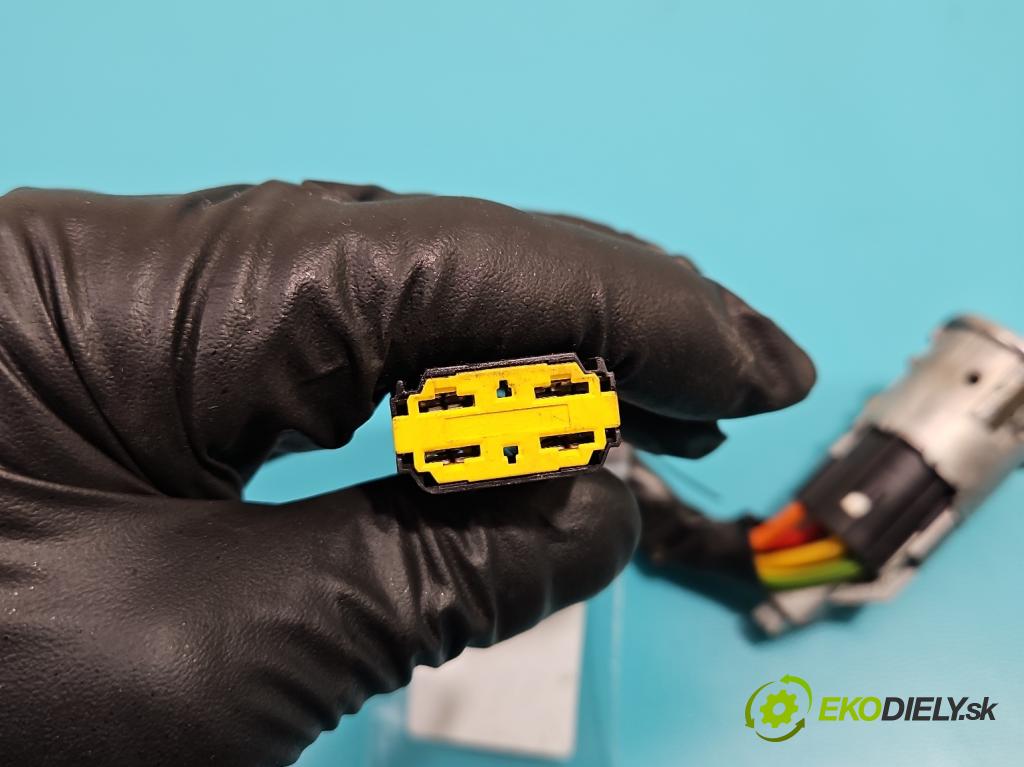 Renault Clio II 1998-2012 1,2.0 16V 75 HP manual 55 kW 1149 cm3 3- Spínačka  (Spínacie skrinky a kľúče)