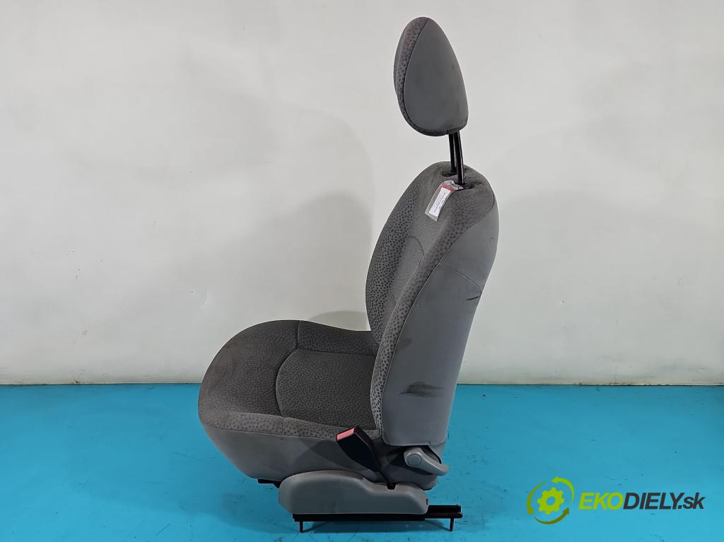 Renault Clio II 1998-2012 1,2.0 16V 75 HP manual 55 kW 1149 cm3 3- Sedačka pravý  (Sedačky, sedadlá)