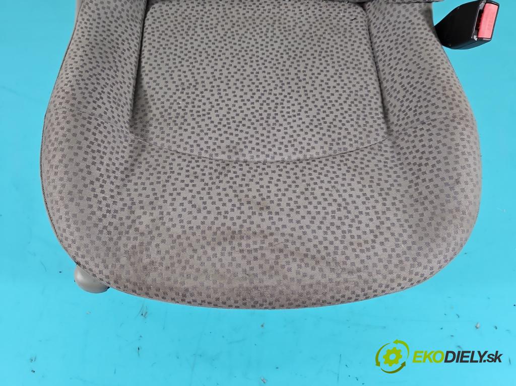 Renault Clio II 1998-2012 1,2.0 16V 75 HP manual 55 kW 1149 cm3 3- Sedačka pravý  (Sedačky, sedadlá)