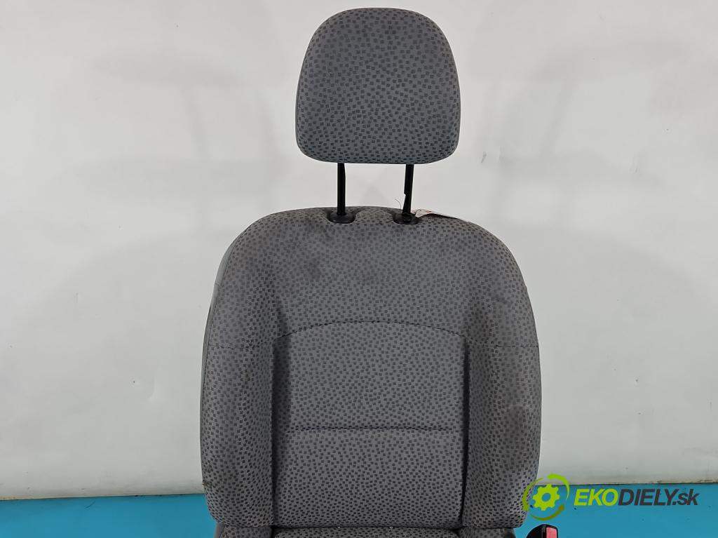 Renault Clio II 1998-2012 1,2.0 16V 75 HP manual 55 kW 1149 cm3 3- Sedačka pravý  (Sedačky, sedadlá)