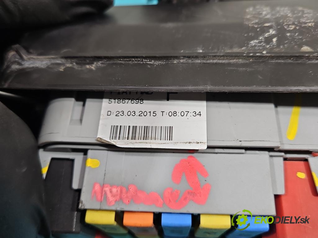 Opel Combo D 2011-2018 1.6 cdti 105 hp manual 77 kW 1598 cm3 5- skříňka pojistková 51867698 (Pojistkové skříňky)