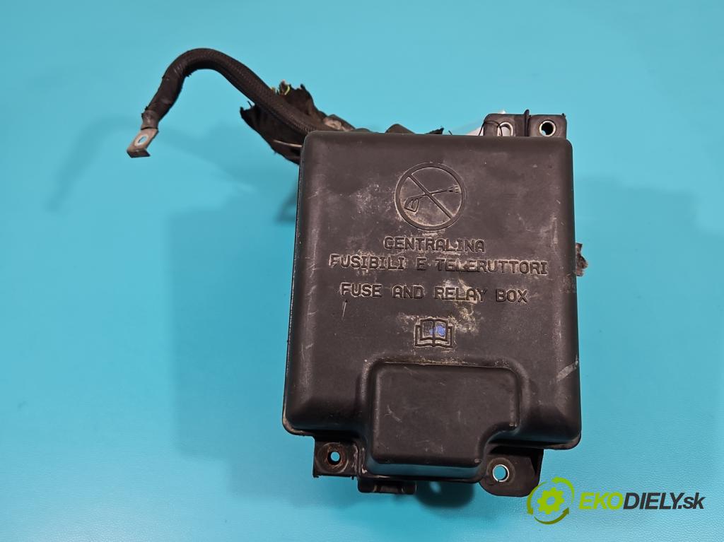 Opel Combo D 2011-2018 1.6 cdti 105 hp manual 77 kW 1598 cm3 5- skříňka pojistková 51867698 (Pojistkové skříňky)