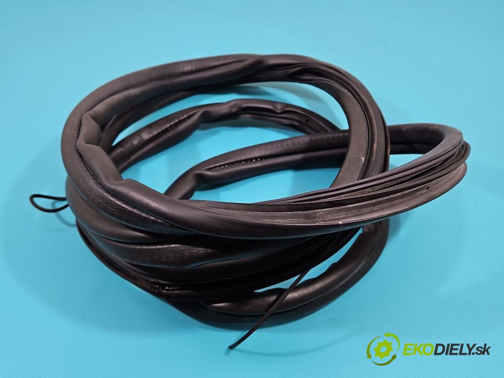 Opel Combo D 2011-2018 1.6 cdti 105 hp manual 77 kW 1598 cm3 5- Těsnění: dveře zadní pravé  (Ostatní)