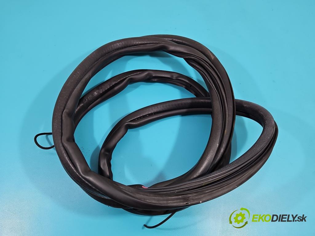 Opel Combo D 2011-2018 1.6 cdti 105 hp manual 77 kW 1598 cm3 5- Těsnění: dveře zadní pravé  (Ostatní)