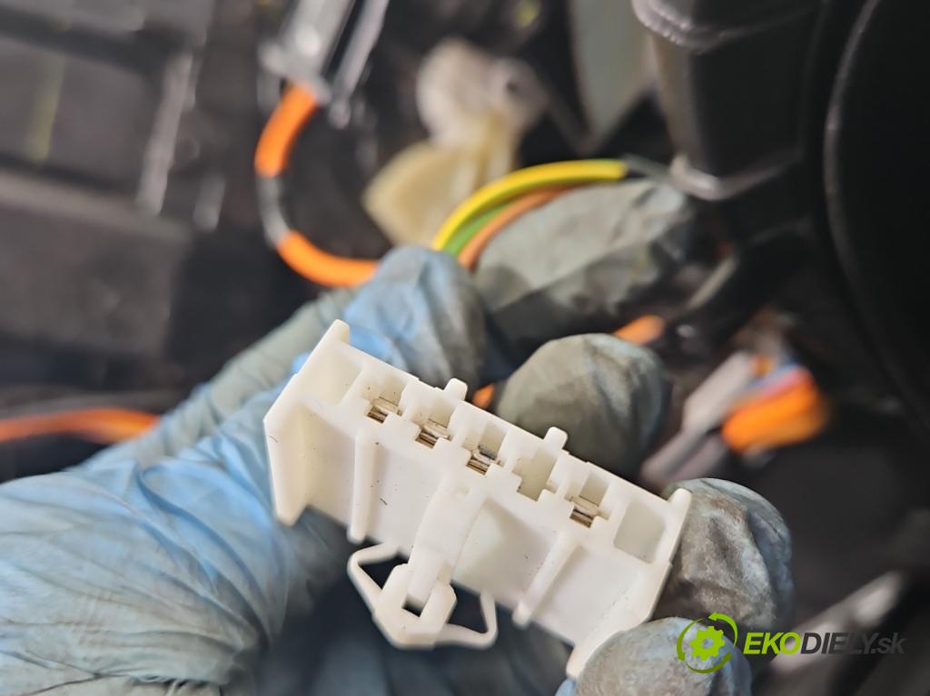 Opel Combo D 2011-2018 1.6 cdti 105 hp manual 77 kW 1598 cm3 5- radiátor 735597740 (Radiátory topení)