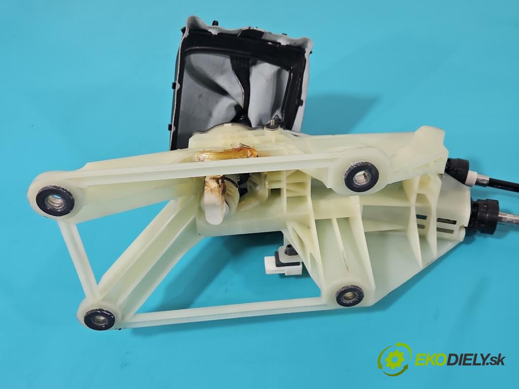 Mazda CX-5 2012-2017 2.2d 175 HP manual 129 kW 2191 cm3 5- Páka: Změny: stupeň,rýchlosť 0352-0165 (Rýchlostné páky / kulisy)