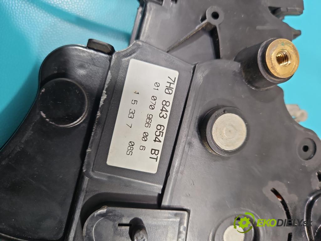 Vw Transporter T5 2003-2015 1.9 tdi 102 hp manual 75 kW 1896 cm3 5- zámek zadní pravý 7H0843654BT