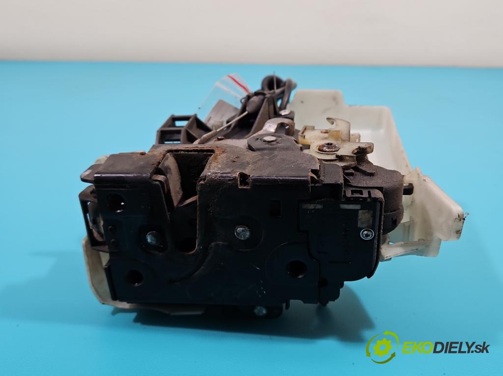 Vw Transporter T5 2003-2015 1.9 tdi 102 hp manual 75 kW 1896 cm3 5- zámek přední pravý 3B1837016BR