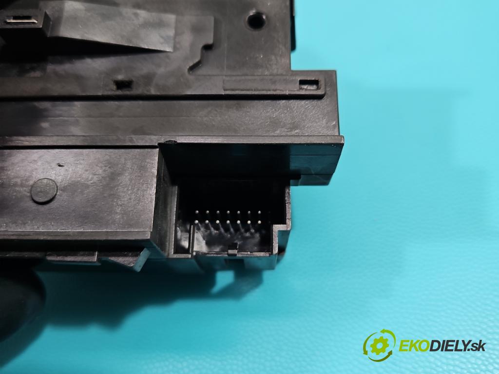 Vw Passat B7 2010-2014 1.4 TSI 150 HP automatic 110 kW 1390 cm3 5- Spínačka 3C0905843AA (Spínacie skrinky a kľúče)