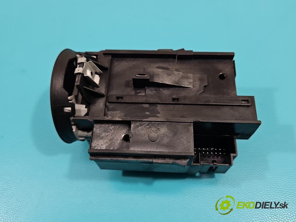 Vw Passat B7 2010-2014 1.4 TSI 150 HP automatic 110 kW 1390 cm3 5- Spínačka 3C0905843AA (Spínacie skrinky a kľúče)