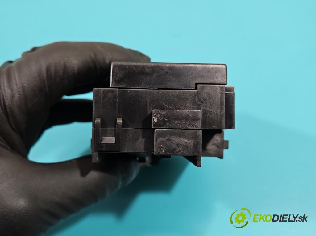 Vw Passat B7 2010-2014 1.4 TSI 150 HP automatic 110 kW 1390 cm3 5- Spínačka 3C0905843AA (Spínacie skrinky a kľúče)