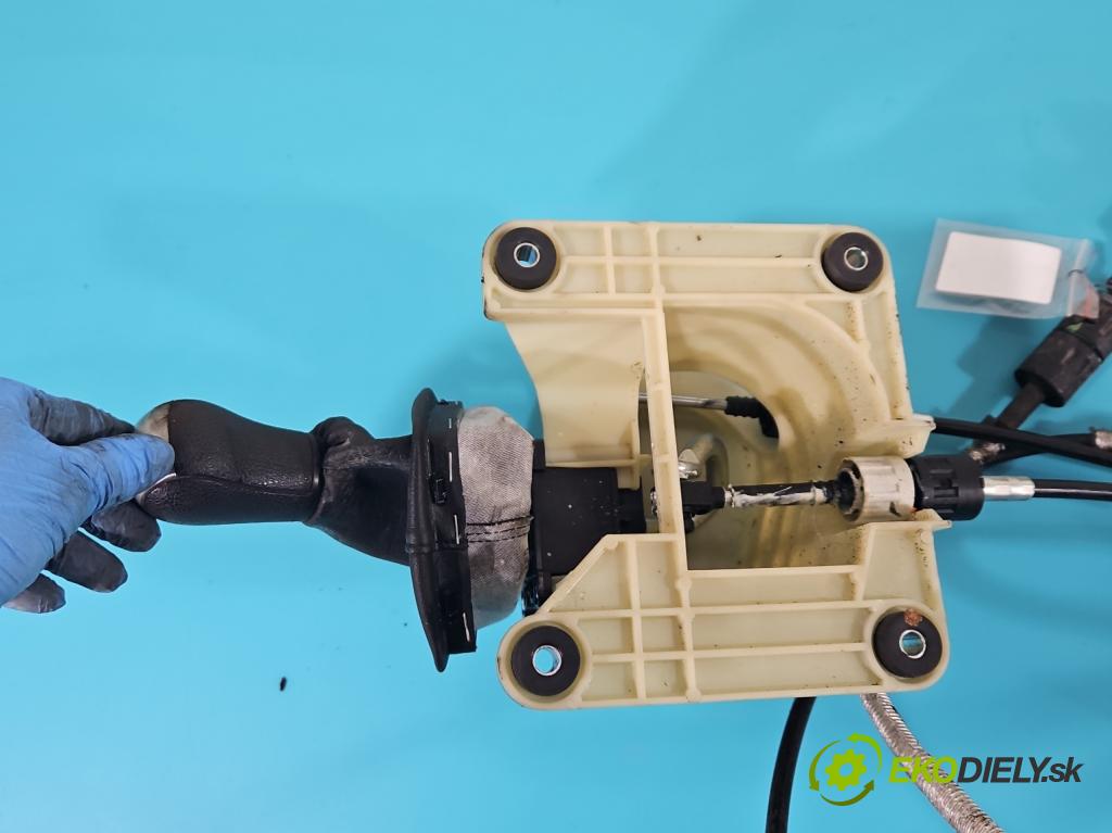 Ford C-Max I 2003-2010 1.8 16V 122 HP manual 90 kW 1798 cm3 5- Páka: Změny: stupeň,rýchlosť 3M5R-7K387-FF (Rýchlostné páky / kulisy)